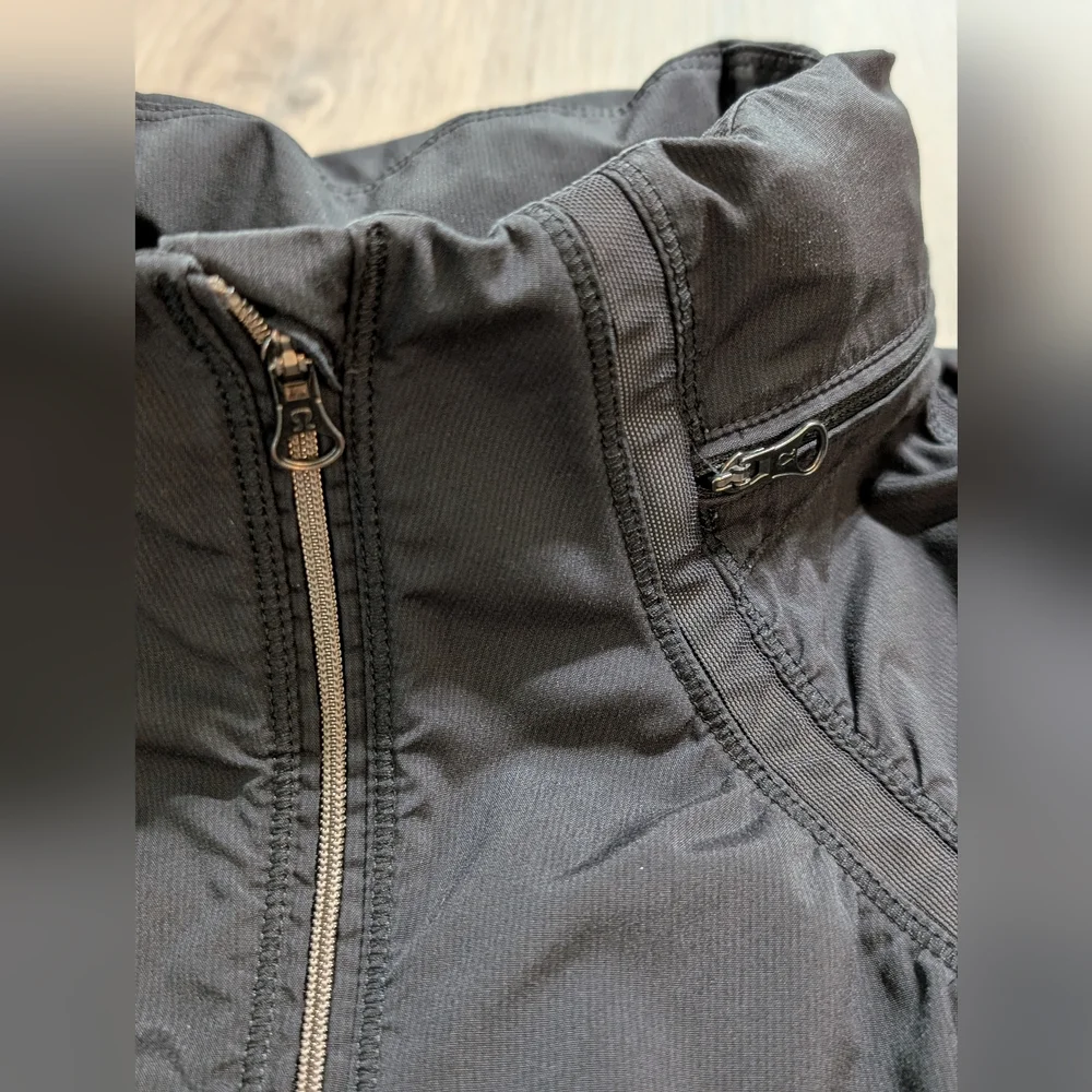 Lululemon Women's Black Unlined Jacket - 12 - Preloved - Picture 4 of 9